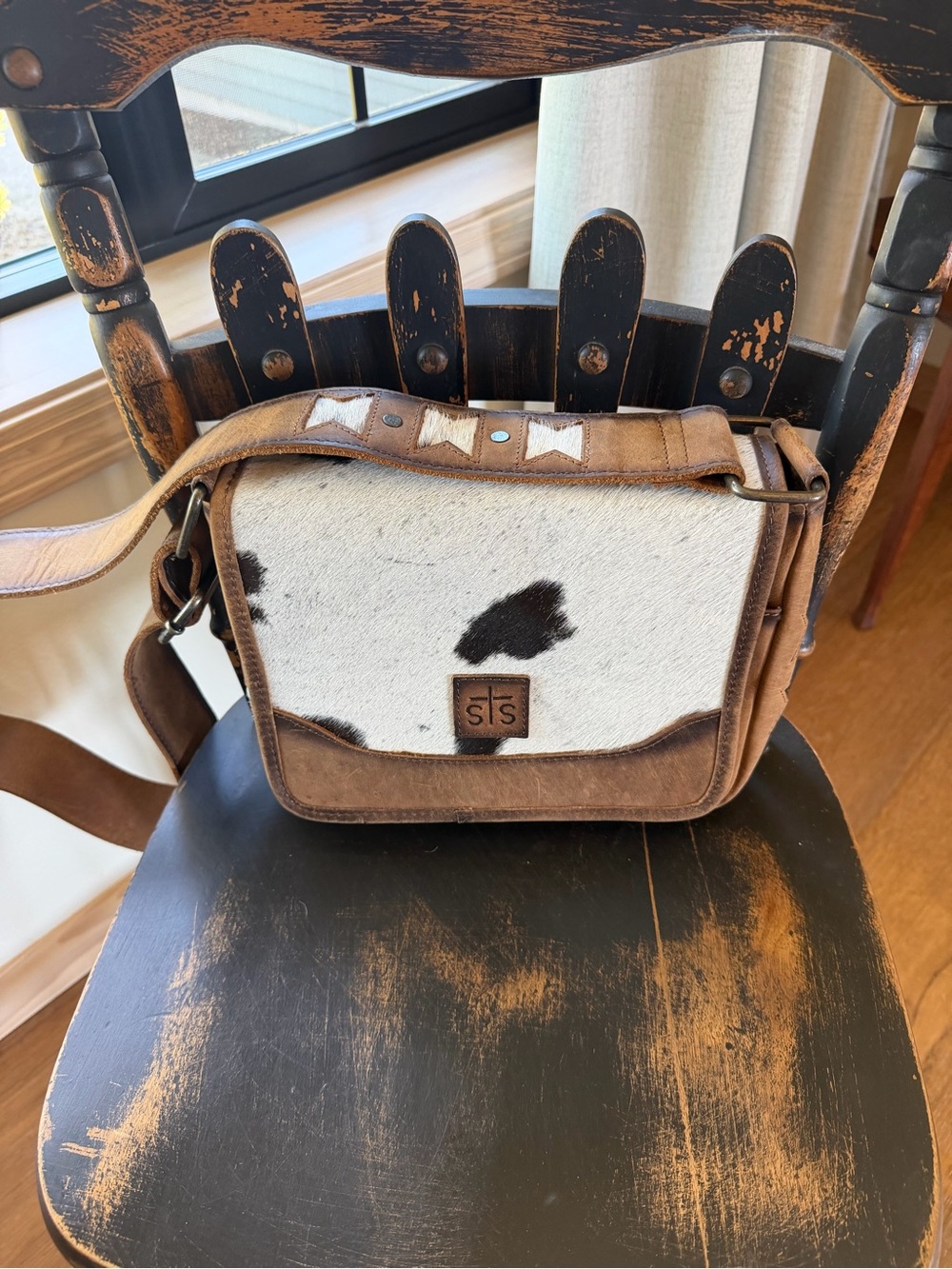 STS Ranchwear Brown Leather Crossbody with White & Black Cowhide Front - Picture 2 of 7